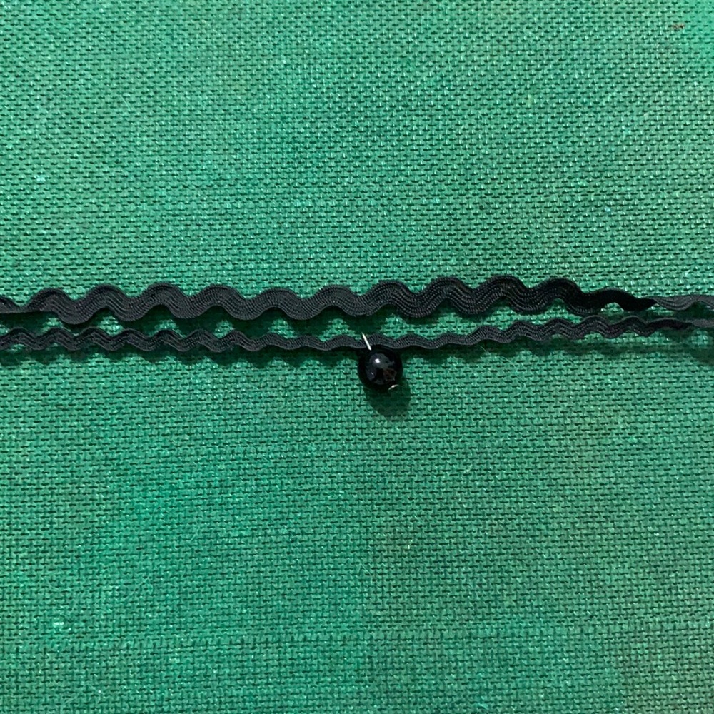 Black double chocker with bead